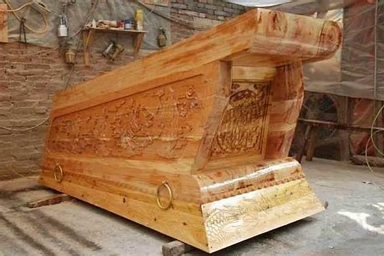 梦见棺材是咋回事呢，梦到木质棺材