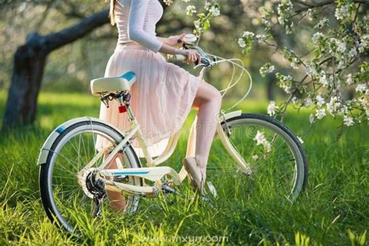 梦见自己骑自行车是什么征兆女性