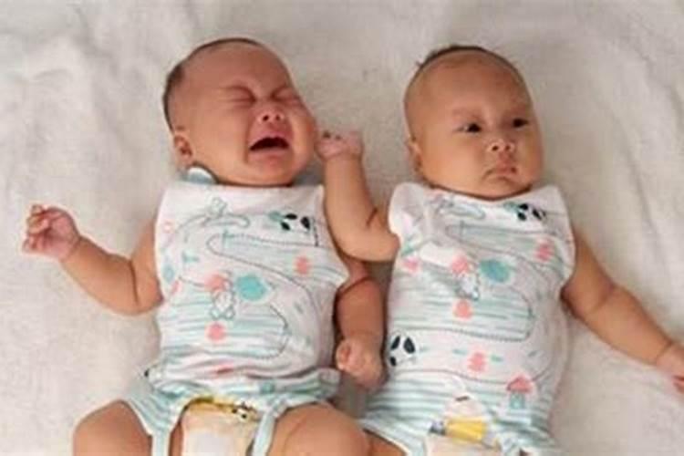 怀孕梦见生双胞胎女儿